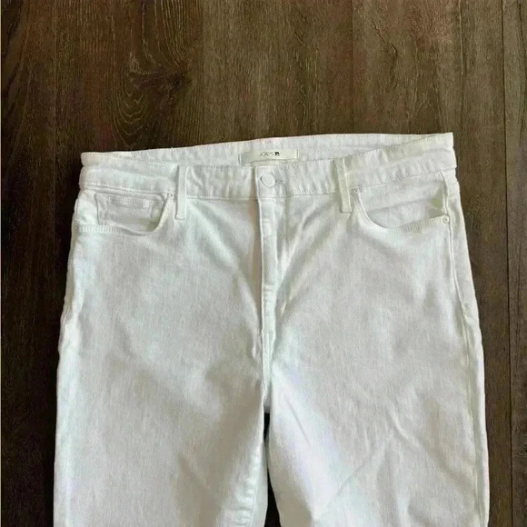 Joe’s Jeans. Women’s size 32. White in color! Very cute and comfortable jeans! - Picture 2 of 7